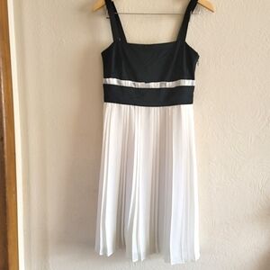 Kay Unger, Silk Pleated‎ Chiffon Dress, Black and White, Size 6